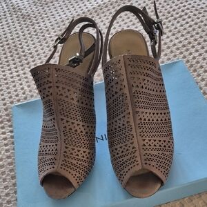 Brown Peep-Toe Sandals Lt Color. Very Nice Cond
